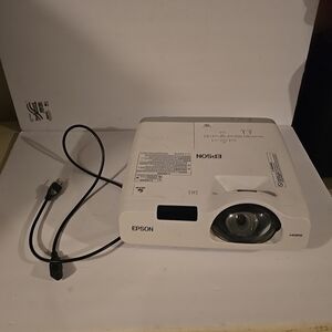 Epson PowerLite 530 XGA 3LCD Projector